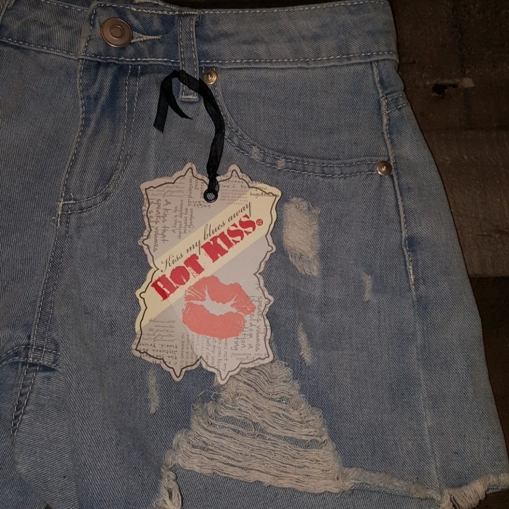 ⭐NWT Hot Kiss Distressed Mid Rise Shorts - Picture 3 of 8